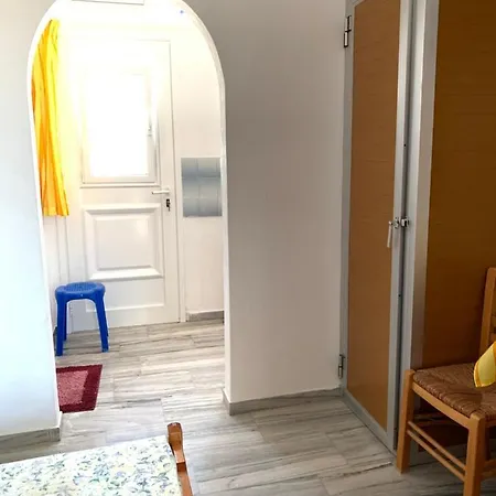 Prombona Petrino Spiti * Piso Livadi