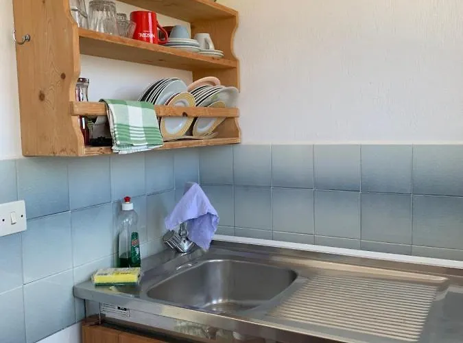 Prombona Petrino Spiti Piso Livadi