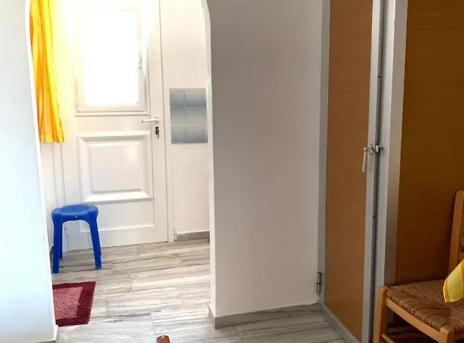 Prombona Petrino Spiti * Piso Livadi