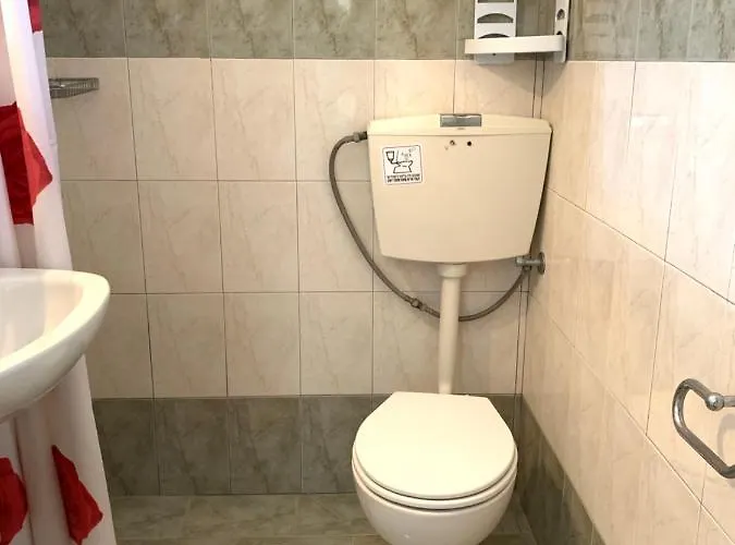 Prombona Petrino Spiti * Piso Livadi